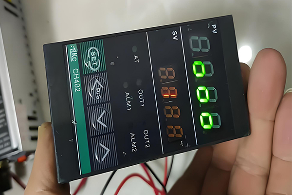Temperature control panel with SET button, arrow keys and digital display