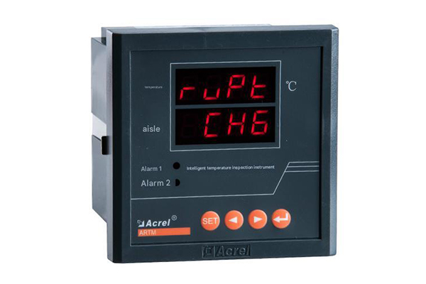 Control panel with buttons, switches and temperature displays for single screw extruder