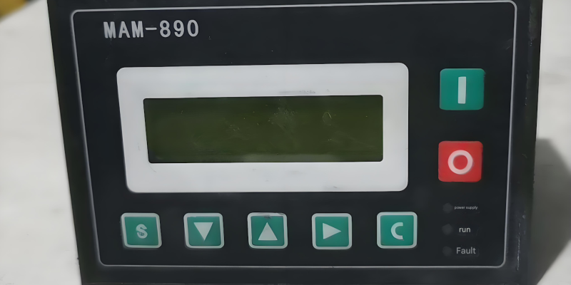Extruder control panel showing model number and parameters
