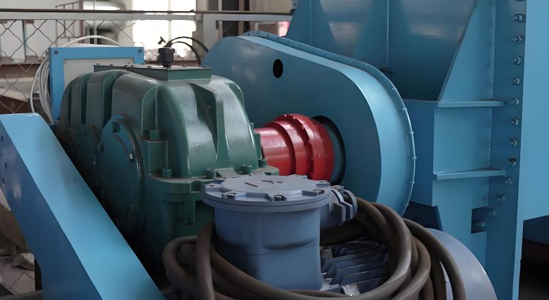 Reciprocating screw kneader extruder